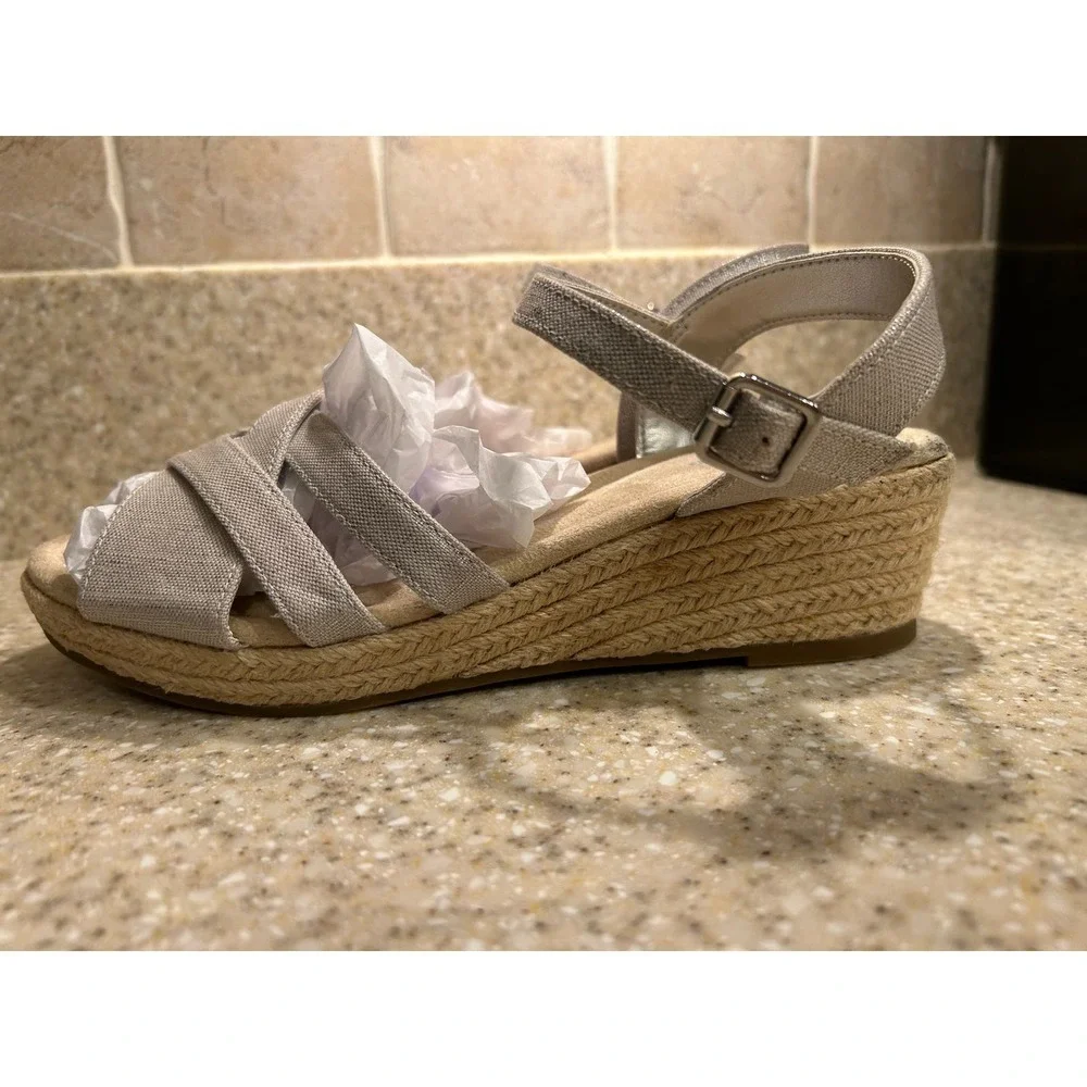 Lands’ End Canvas wedge sandal beige canvas Size 8 - Picture 3 of 8